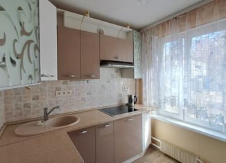 Трехкомнатная квартира на продажу, 60 м2, Москва, 1-я Мелитопольская улица, 8, станция Бутово