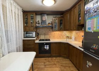 Продаю 3-комнатную квартиру, 55 м2, Екатеринбург, улица Отто Шмидта, 60, улица Отто Шмидта