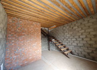 Продам 2-ком. квартиру, 40 м2, Элиста, Хулхутинская улица, 2