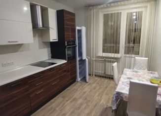Сдается в аренду двухкомнатная квартира, 54 м2, Ульяновск, улица Якурнова, 14