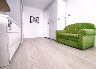 Продам 3-ком. квартиру, 83 м2, Екатеринбург, улица Серова, 25, улица Серова
