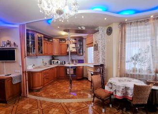 Продается двухкомнатная квартира, 60 м2, Тольятти, улица 40 лет Победы, 13Б