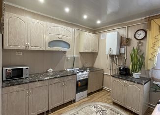 Продаю двухкомнатную квартиру, 53.2 м2, посёлок Дубровка, улица 60 лет Октября, 6