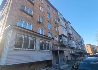 Продается 3-комнатная квартира, 43 м2, Владивосток, улица Адмирала Кузнецова, 72, Ленинский район