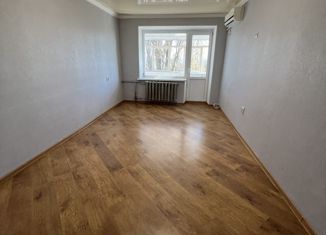 Продам 3-ком. квартиру, 59 м2, Азов, Московская улица, 59