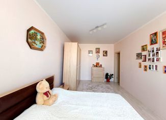 Продам 2-ком. квартиру, 66.6 м2, посёлок Российский, Очаковская улица, 3