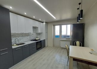 Продам 2-ком. квартиру, 53 м2, Октябрьский, Московский проспект, 4