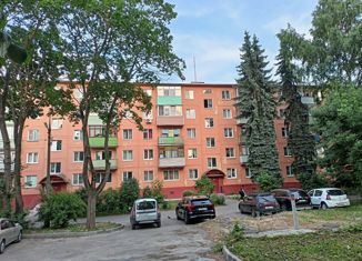 Продаю трехкомнатную квартиру, 58 м2, Коломна, улица Добролюбова, 10Б