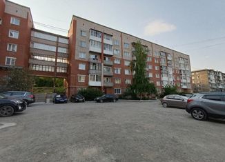 Продажа трехкомнатной квартиры, 68 м2, Красноуфимск, улица Куйбышева, 63