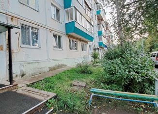 Продам 4-комнатную квартиру, 59 м2, Сарапул, Интернациональная улица, 116