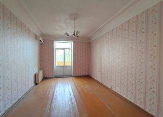 Продается 2-комнатная квартира, 61.1 м2, Орск, проспект Ленина, 38