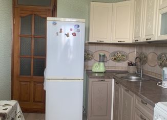 Продаю трехкомнатную квартиру, 62 м2, поселок Майский, Центральная улица, 14