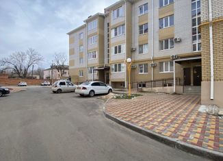 Двухкомнатная квартира на продажу, 73.6 м2, Элиста, улица Герасименко, 3А