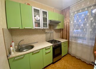 Продается двухкомнатная квартира, 46.7 м2, Псков, улица Кузбасской Дивизии, 32