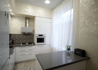 Продаю четырехкомнатную квартиру, 75 м2, Москва, метро Бауманская, улица Радио, 10с9