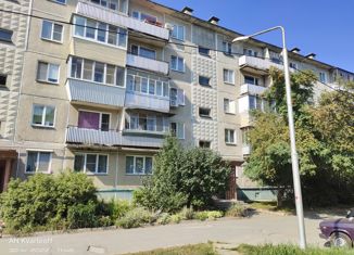 Сдается в аренду 2-ком. квартира, 44 м2, Озёрск, улица Семёнова, 2