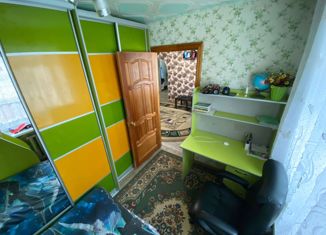 Продаю 4-ком. квартиру, 63 м2, Янаул, Советская улица, 2