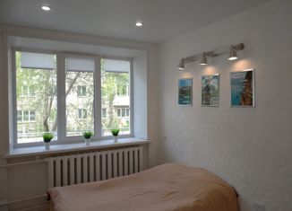 Продаю 2-ком. квартиру, 39.9 м2, Кировград, улица Дзержинского, 9