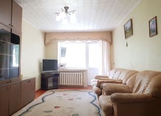 Продаю трехкомнатную квартиру, 58 м2, Азнакаево, улица Хасанова, 6