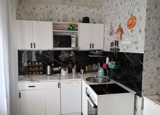 Продаю 4-ком. квартиру, 59 м2, Усолье-Сибирское, проспект Космонавтов, 22