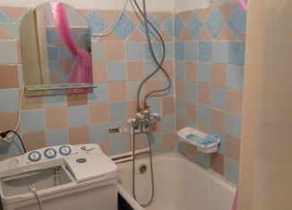 Продам 4-ком. квартиру, 58.1 м2, посёлок городского типа Ярославский, проспект Ленина, 7