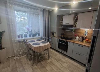 Продается трехкомнатная квартира, 75 м2, Татарстан, микрорайон Садовый, 8