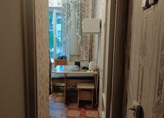 Продажа 3-ком. квартиры, 60 м2, поселок городского типа Шушенское, 1-й микрорайон, 11