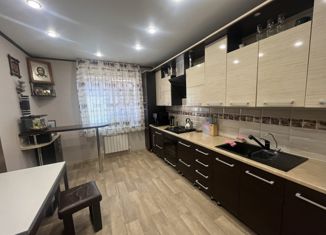 Продам 3-комнатную квартиру, 87 м2, Ярославская область, улица Коммунаров, 35Б