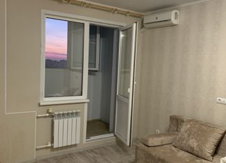 Сдается однокомнатная квартира, 37 м2, Оренбург, улица Фронтовиков, 6/1