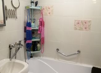 Продажа 4-ком. квартиры, 77 м2, Ревда, улица Чехова, 43