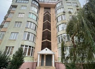 Продается 3-комнатная квартира, 125 м2, Махачкала, улица Вузовское Озеро, 15В, Кировский район