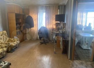 Продаю 1-ком. квартиру, 34 м2, Белогорск, улица 50 лет Комсомола, 5