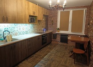 Продаю 2-ком. квартиру, 60 м2, Мытищи, проспект Астрахова, 11
