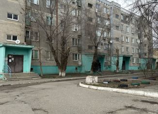 Продается трехкомнатная квартира, 67 м2, Калмыкия, улица Юрия Клыкова, 10