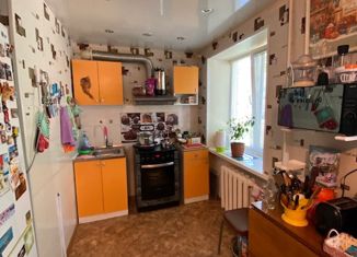 Продаю 4-ком. квартиру, 60 м2, Дальнегорск, Первомайская улица, 10