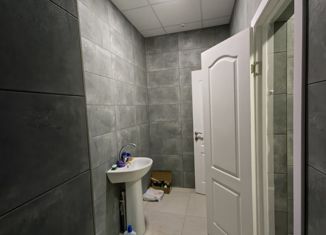 Сдаю в аренду офис, 350 м2, Саратов, улица имени И.С. Кутякова, 113