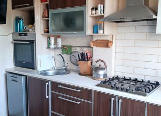 Продам трехкомнатную квартиру, 61 м2, Нижний Новгород, улица Героя Быкова, 8, улица Героя Быкова