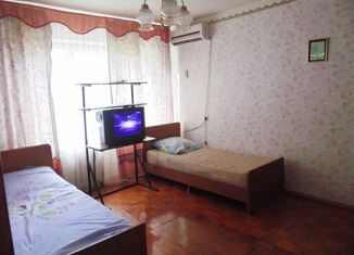 Продаю 3-ком. квартиру, 65 м2, Ольгинка, 1-й микрорайон, 2