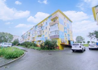 Продаю двухкомнатную квартиру, 43.4 м2, Большой Камень, улица Карла Маркса, 18