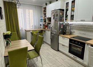 Продаю двухкомнатную квартиру, 65 м2, Барнаул, Балтийская улица, 101, ЖК Матрёшки