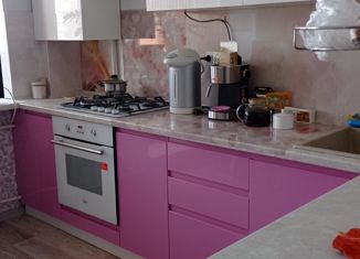 Продажа трехкомнатной квартиры, 68.6 м2, поселок городского типа Кугеси, улица Карла Маркса, 108