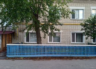 Продается двухкомнатная квартира, 45 м2, посёлок городского типа Новоспасское, площадь Макаренко, 11