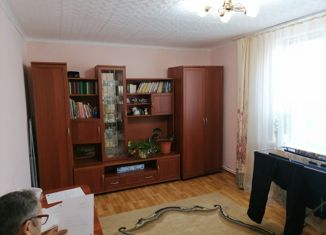 Продам 2-ком. квартиру, 50 м2, Мензелинск, Октябрьская улица, 6