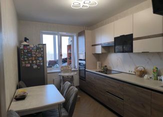 Продается трехкомнатная квартира, 86 м2, Северск, Солнечная улица, 4