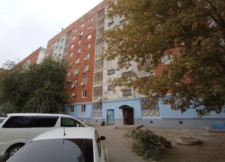 Продаю четырехкомнатную квартиру, 87 м2, Элиста, 7-й микрорайон, 1к5, 7-й микрорайон