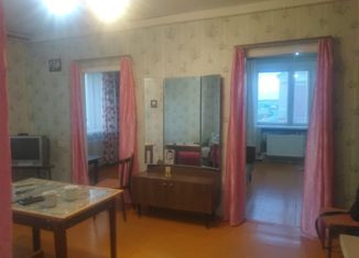 Продается 3-комнатная квартира, 56 м2, Кукмор, улица Нур Баяна, 42