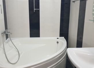 Двухкомнатная квартира на продажу, 61 м2, Симферополь, улица 1-й Конной Армии, 21В, Центральный район