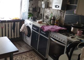 Продается трехкомнатная квартира, 62 м2, поселок городского типа Чердаклы, Октябрьская улица, 2