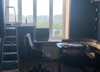Продам 2-ком. квартиру, 32 м2, Тольятти, Революционная улица, 3, Автозаводский район