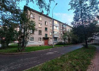 Продаю 1-комнатную квартиру, 32 м2, Колпино, улица Тазаева, 20